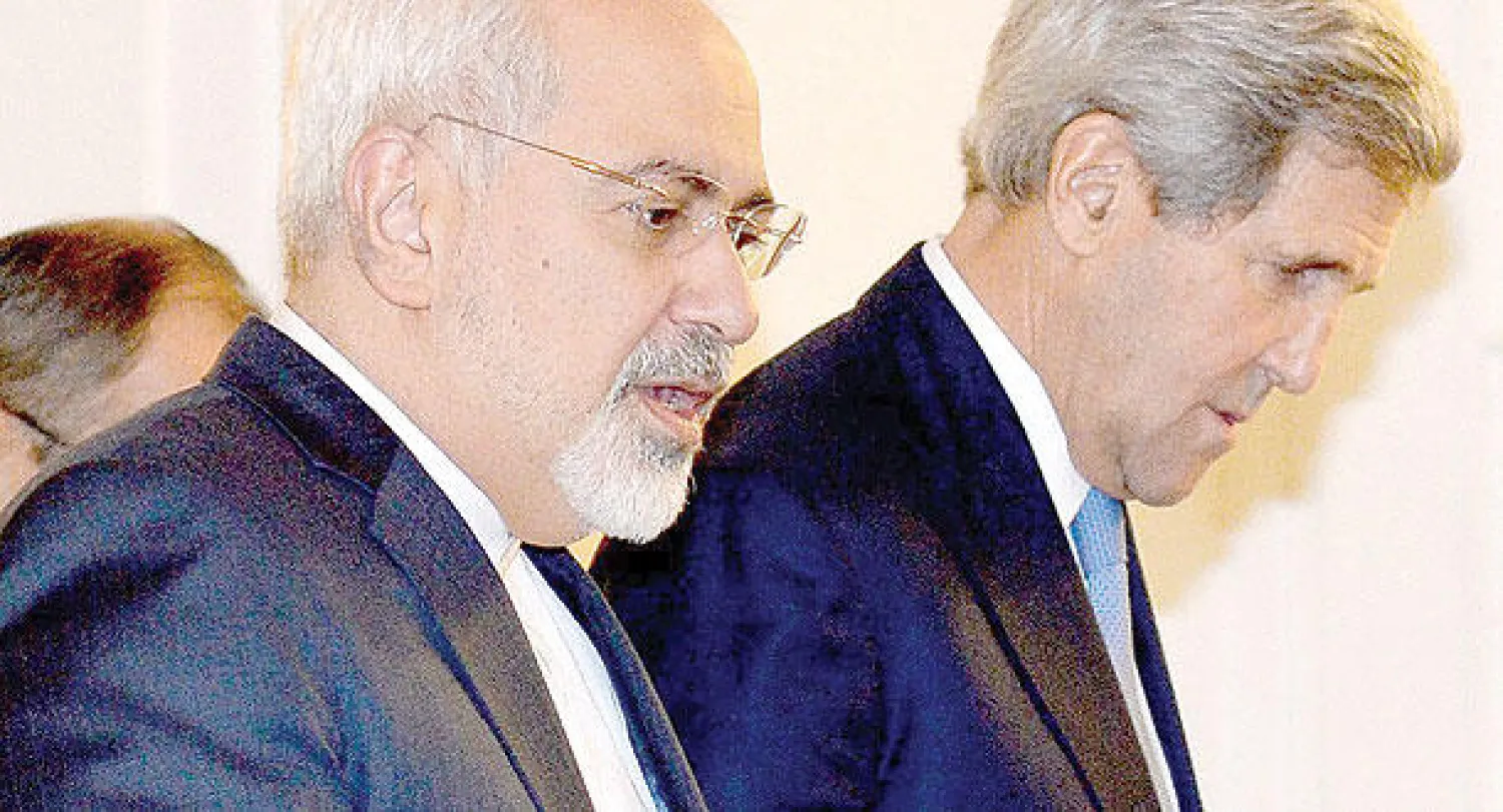 وزير الخارجية الأميركي جون كيري ونظيره الإيراني محمد جواد ظريف على هامش اجتماعات الشهر الماضي (إ.ب.أ)