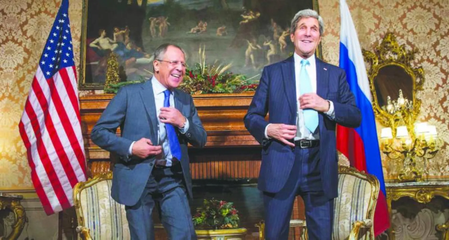 وزير الخارجية الأميركي جون كيري مع نظيره الروسي سيرغي لافروف خلال اجتماعهما في روما أمس (رويترز)