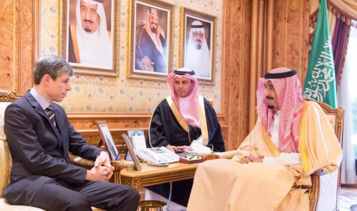 ولي العهد يستقبل زعيم الأغلبية في مجلس النواب الأميركي