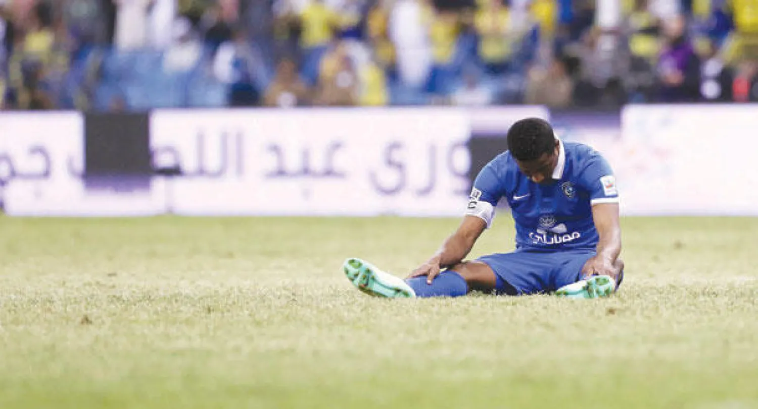 ناصر الشمراني محبطا بعد إضاعته لإحدى الهجمات في مباراة فريقه أمام النصر أمس الأول (تصوير: علي العريفي)