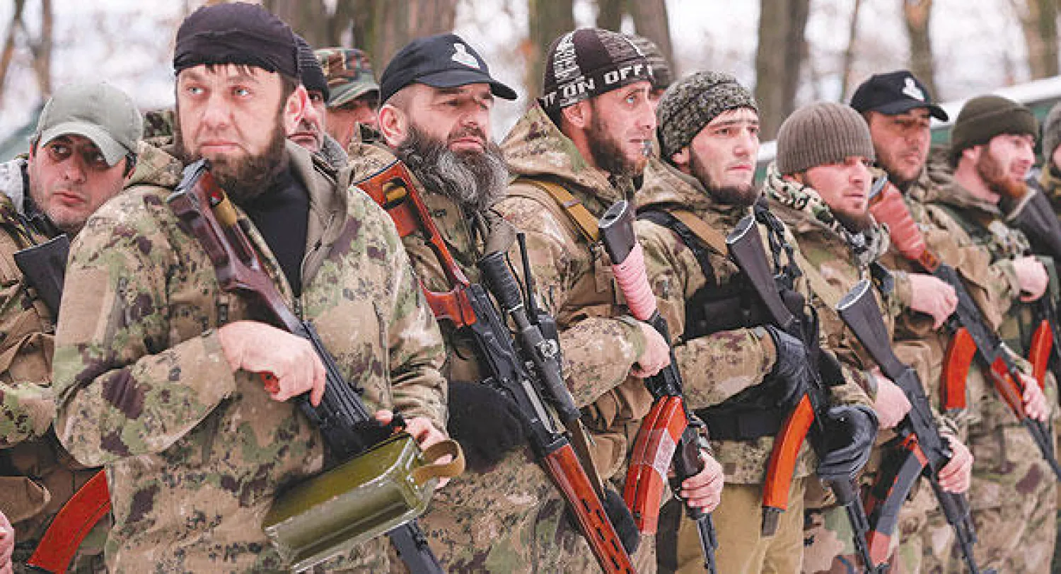 متمردون موالون لروسيا خلال تدريب في شرق أوكرانيا (رويترز)