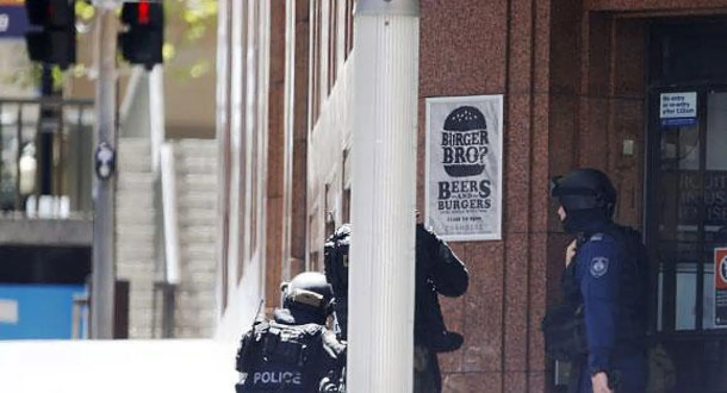 متطرف يحتجز رهائن في مقهى بسيدني الاسترالية