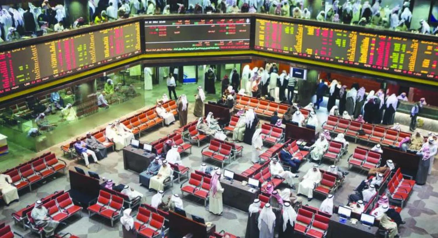 جانب من تعاملات سوق الأسهم الكويتية (أ.ف.ب)