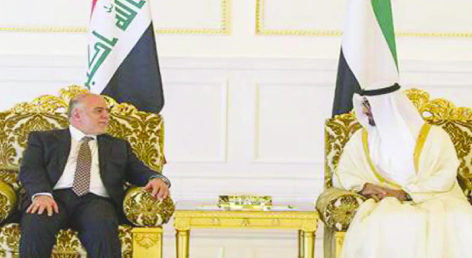 الفريق أول الشيخ محمد بن زايد كان في مقدمة مستقبلي رئيس الوزراء العراق حيدر العبادي في أبوظبي أمس (وام)