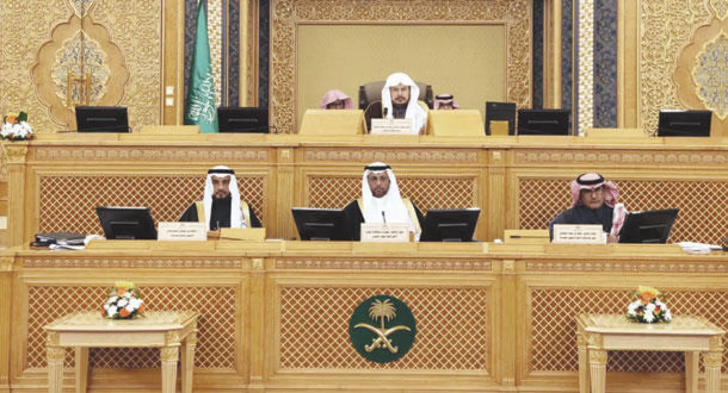 جانب من جلسة مجلس الشورى أمس التي جرت الموافقة فيهاعلى تنظيم جديد لتجارة المنتجات البترولية («الشرق الأوسط»)