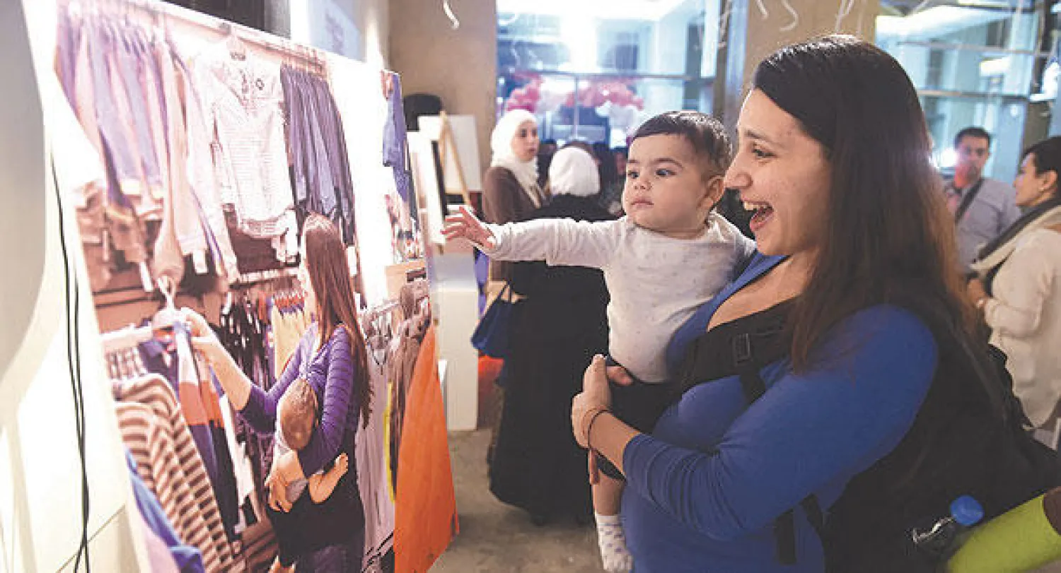 «رحلة حب».. معرض فوتوغرافي يفوح بعطر الأمومة