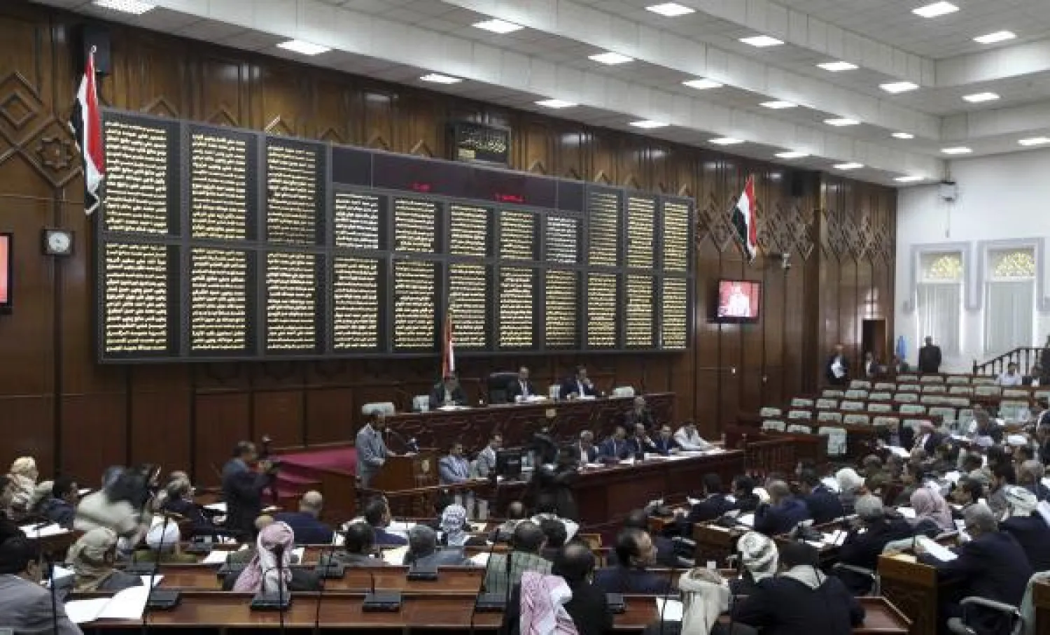 الحكومة اليمنية تفشل في نيل الثقة.. والحوثيون يعينون محافظا من حزب صالح