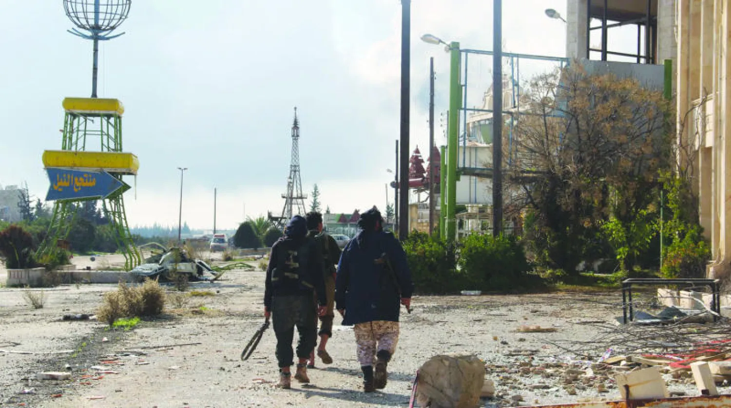 الإعلام الرسمي يصمت والموالي يرفع معنويات قوات النظام