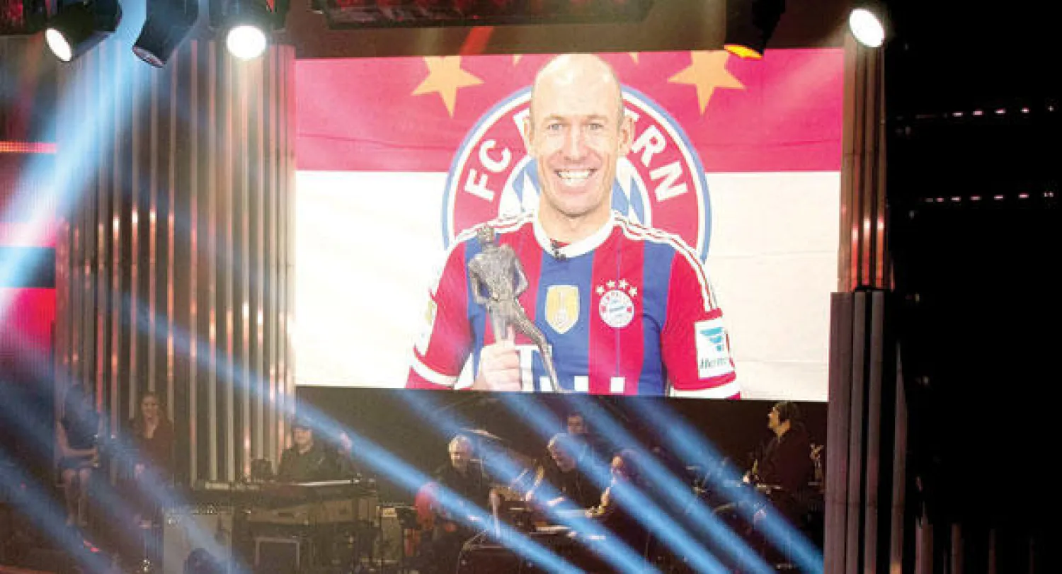 الشاشة العملاقة لملعب بايرن ميونيخ احتفلت بنجم الفريق آريين روبن الذي اختير لاعب العام في هولندا (أ.ف.ب)