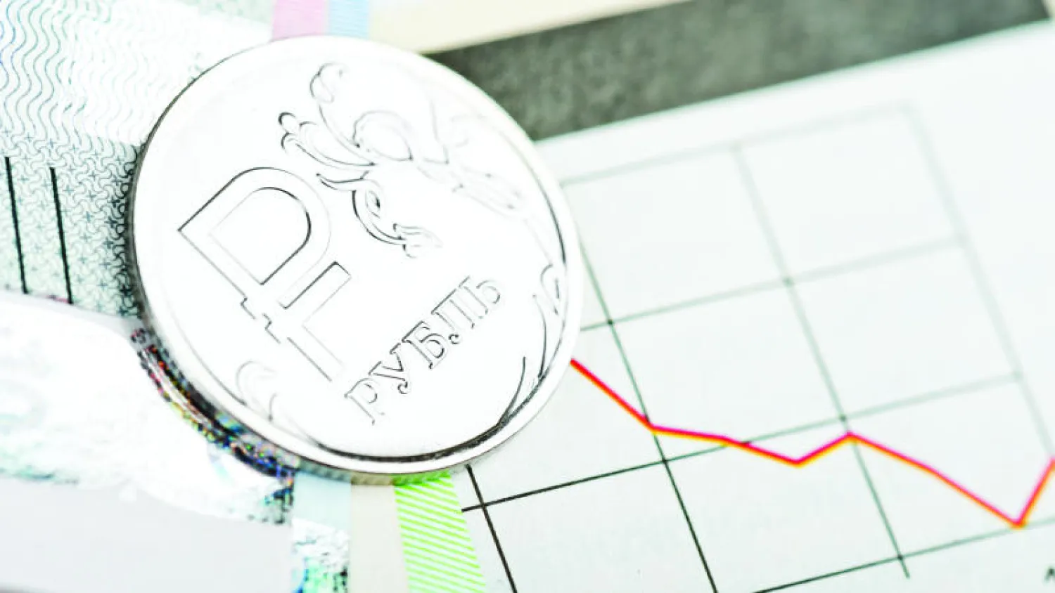 ميدفيديف يؤكد أن روسيا تملك الموارد المالية الضرورية لوقف أزمة الروبل