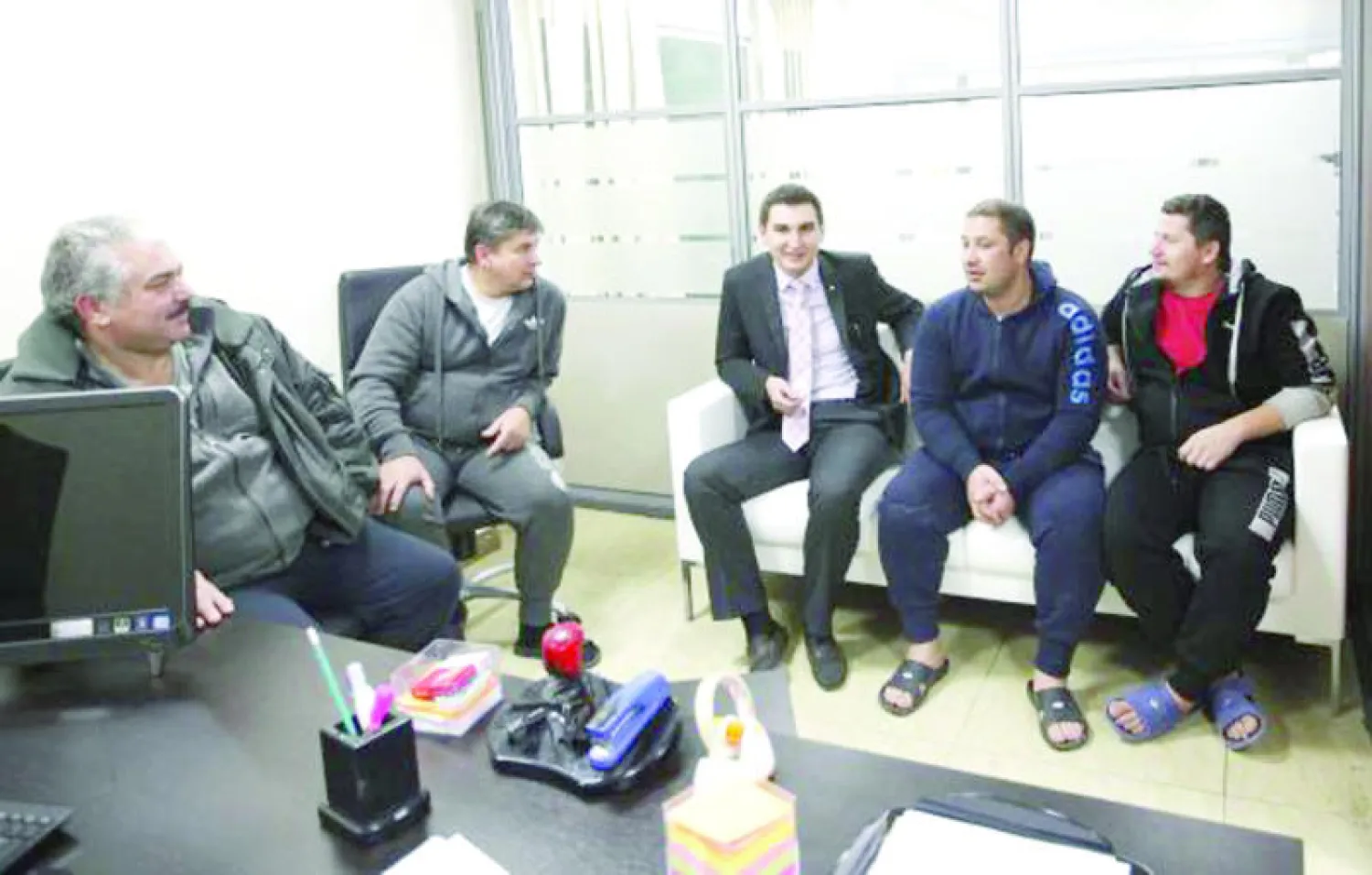 ميليشيا ليبية تفرج عن أفراد من طاقم طائرة روسية