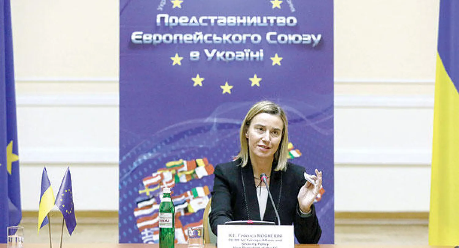 مسؤولة السياسة الخارجية بالاتحاد الأوروبي فيدريكا موغريني  تتحدث أثناء مؤتمر صحافي في كييف أمس (إ.ب.أ)
