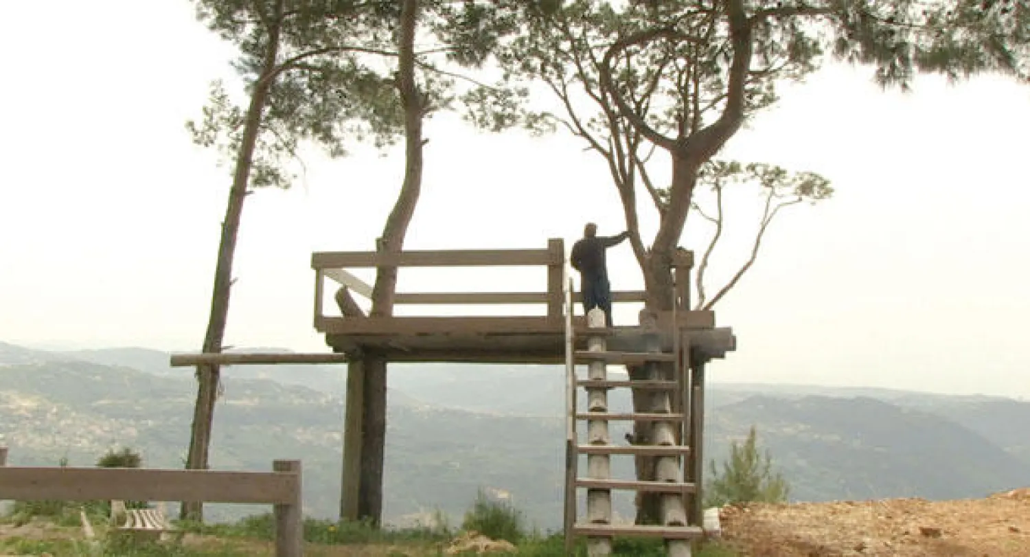 مشهد من «لي قبور في هذه الأرض»