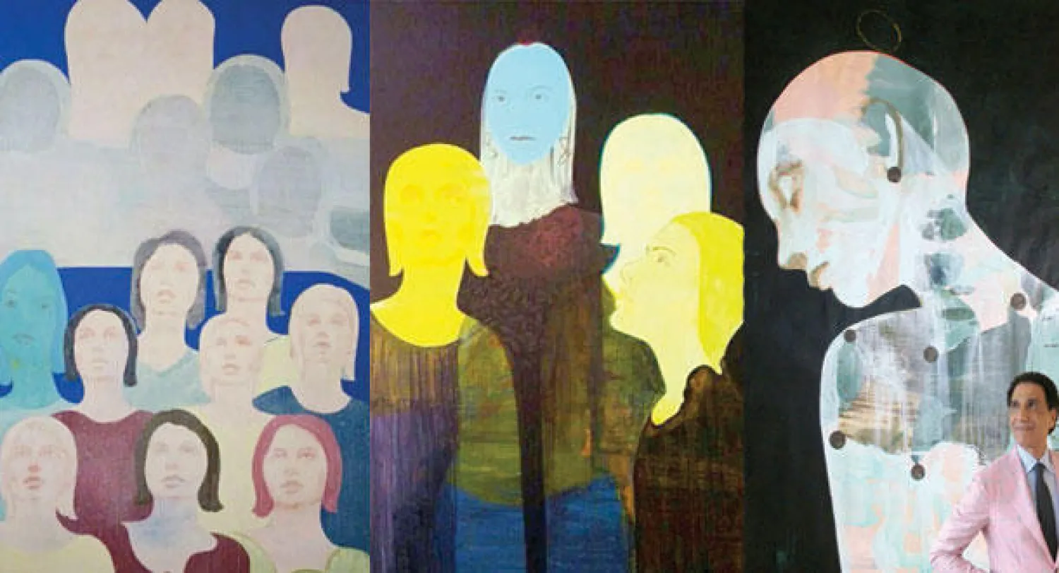 الفنان مع إحدى لوحاته بالمعرض  -  من أعمال الفنان