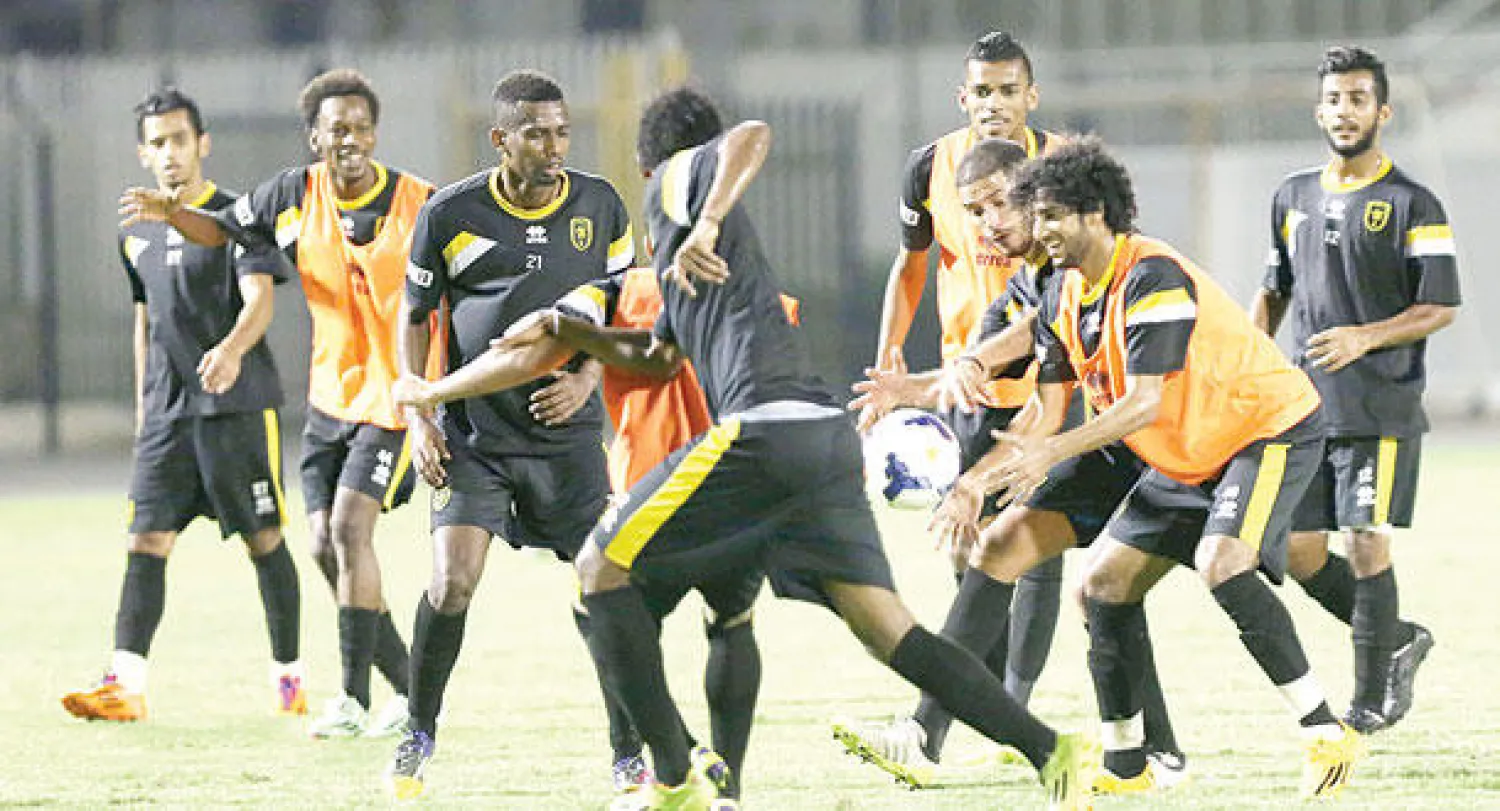 جانب من التدريبات الترفيهية للاتحاد أمس