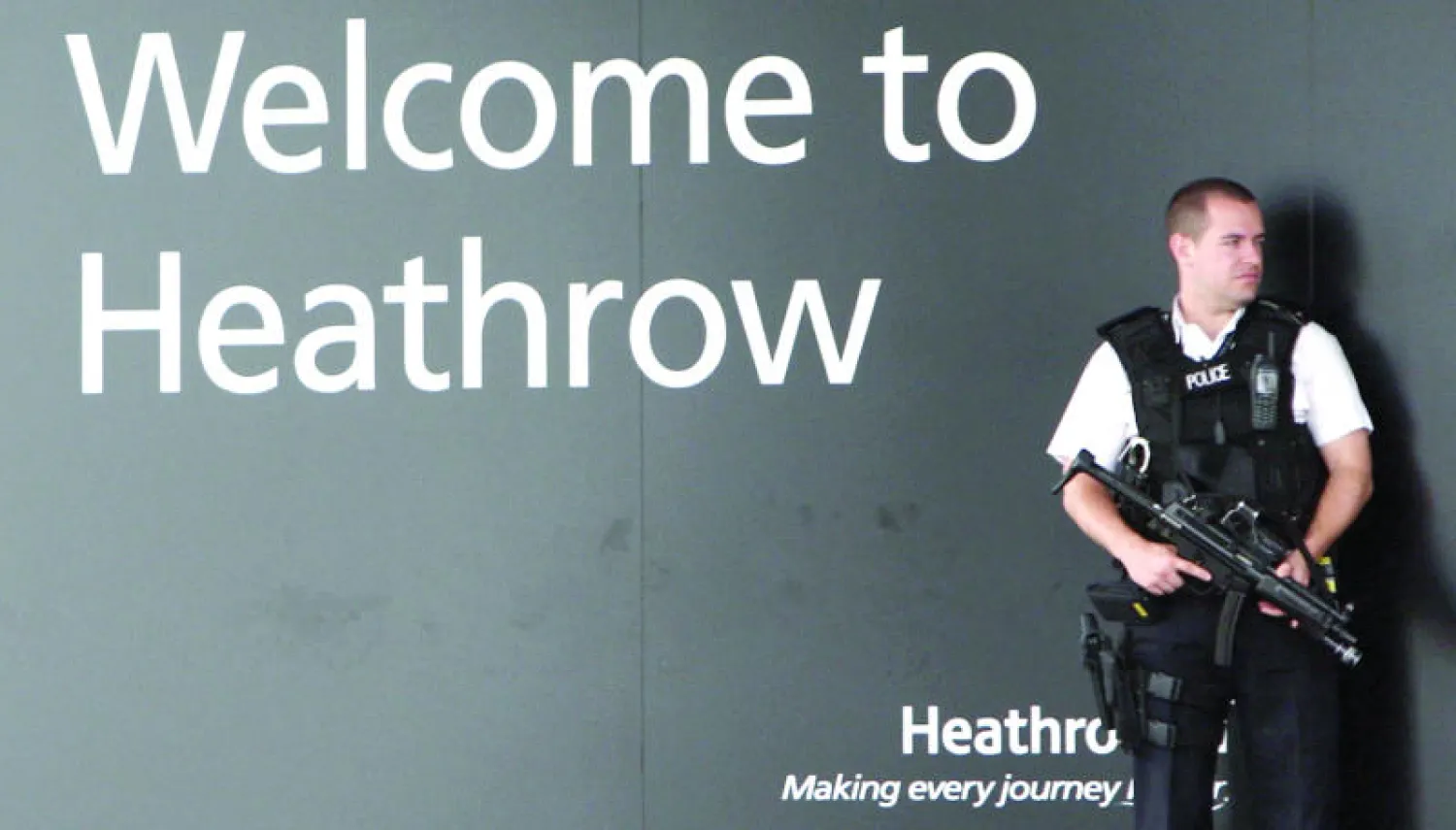 إجراءات أمن مشددة في مطار هيثرو بلندن أثناء مغادرة الأمير ويليام وزوجته كيت ميدلتون إلى كندا في يونيو الماضي (غيتي)