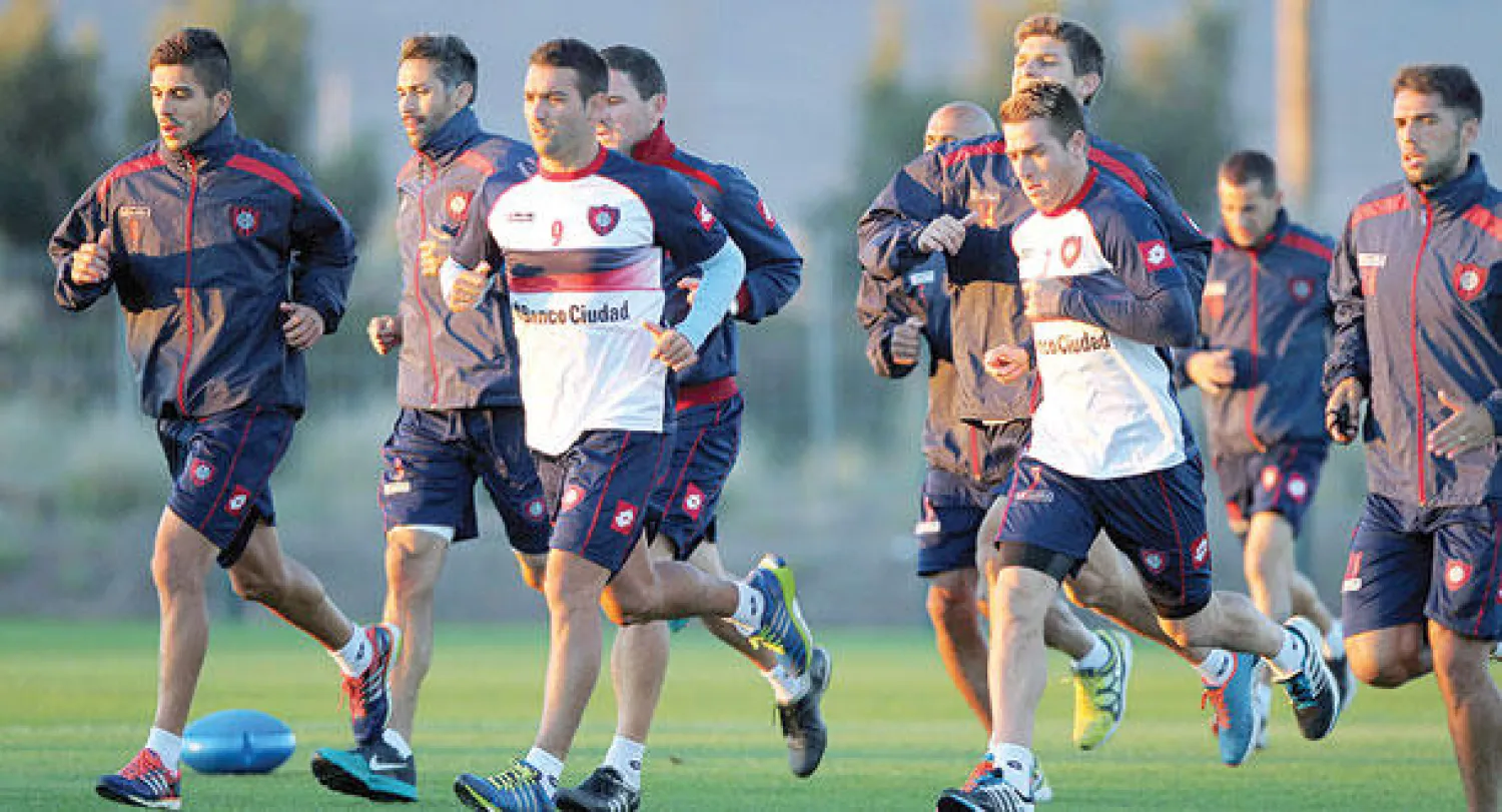 فريق سان لورنزو يطمح إلى الفوز باللقب العالمي (إ.ب.أ) 