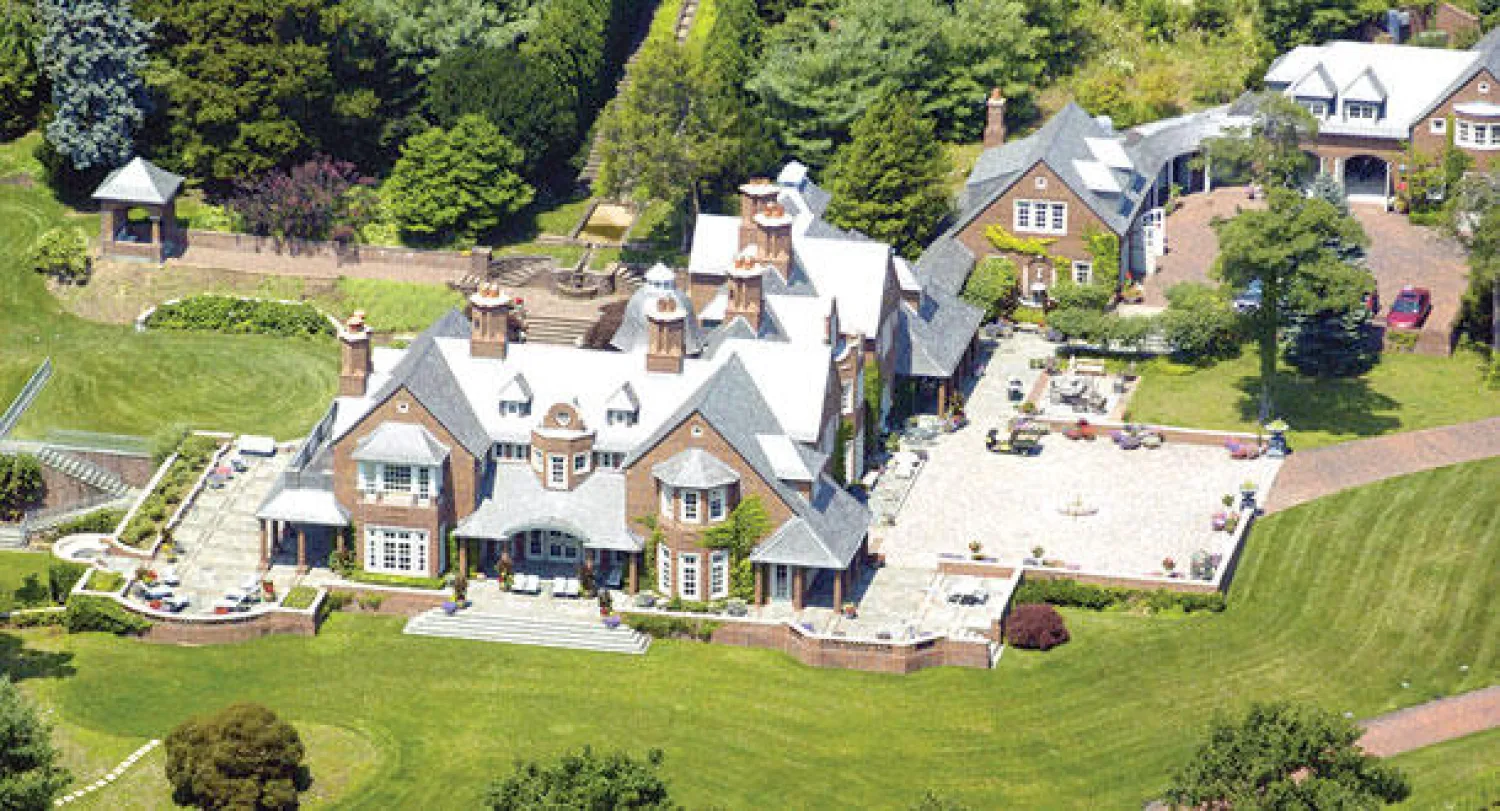 أحد القصور الريفية في بريطانيا