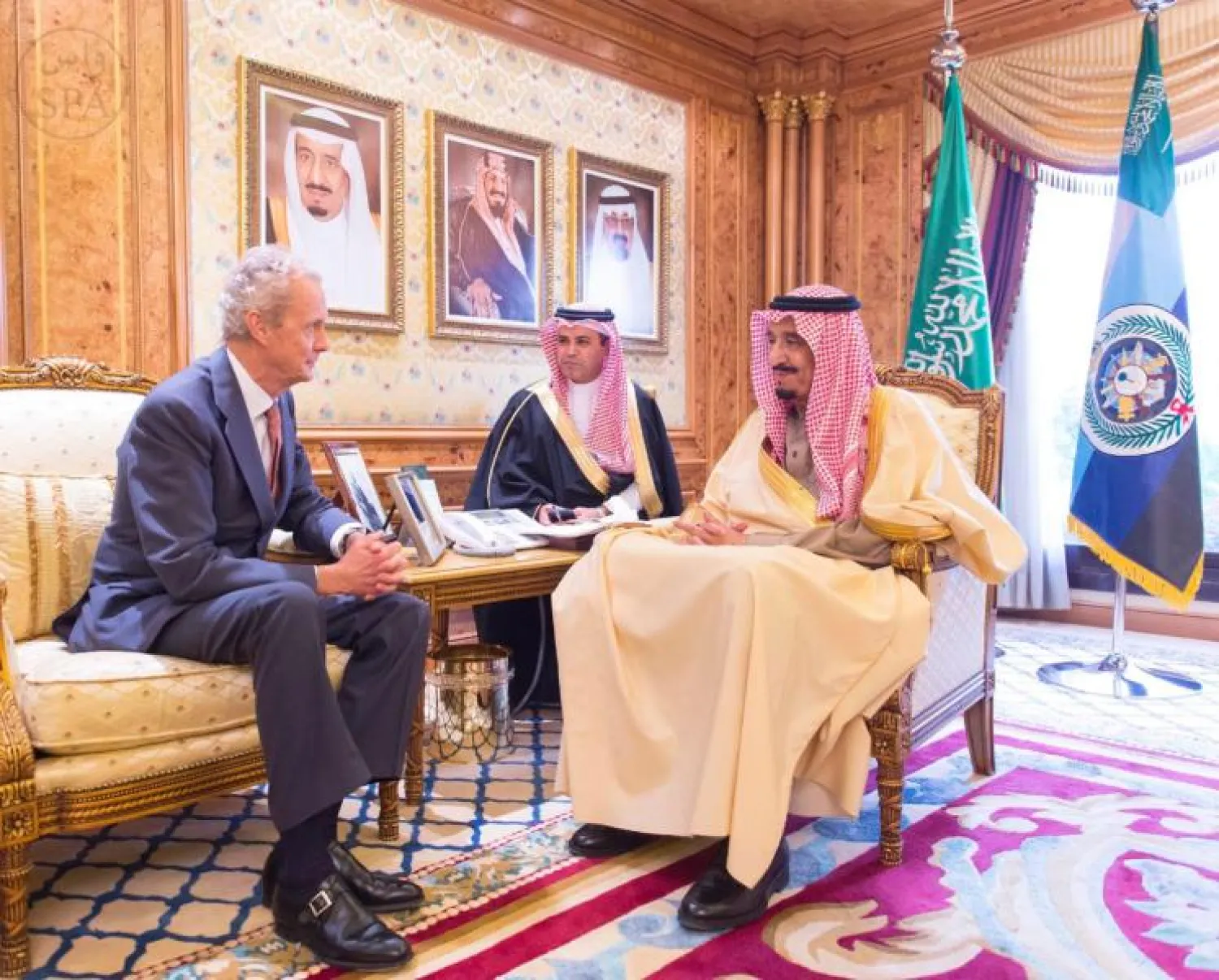 ولي العهد يستقبل وزير الدفاع الإسباني