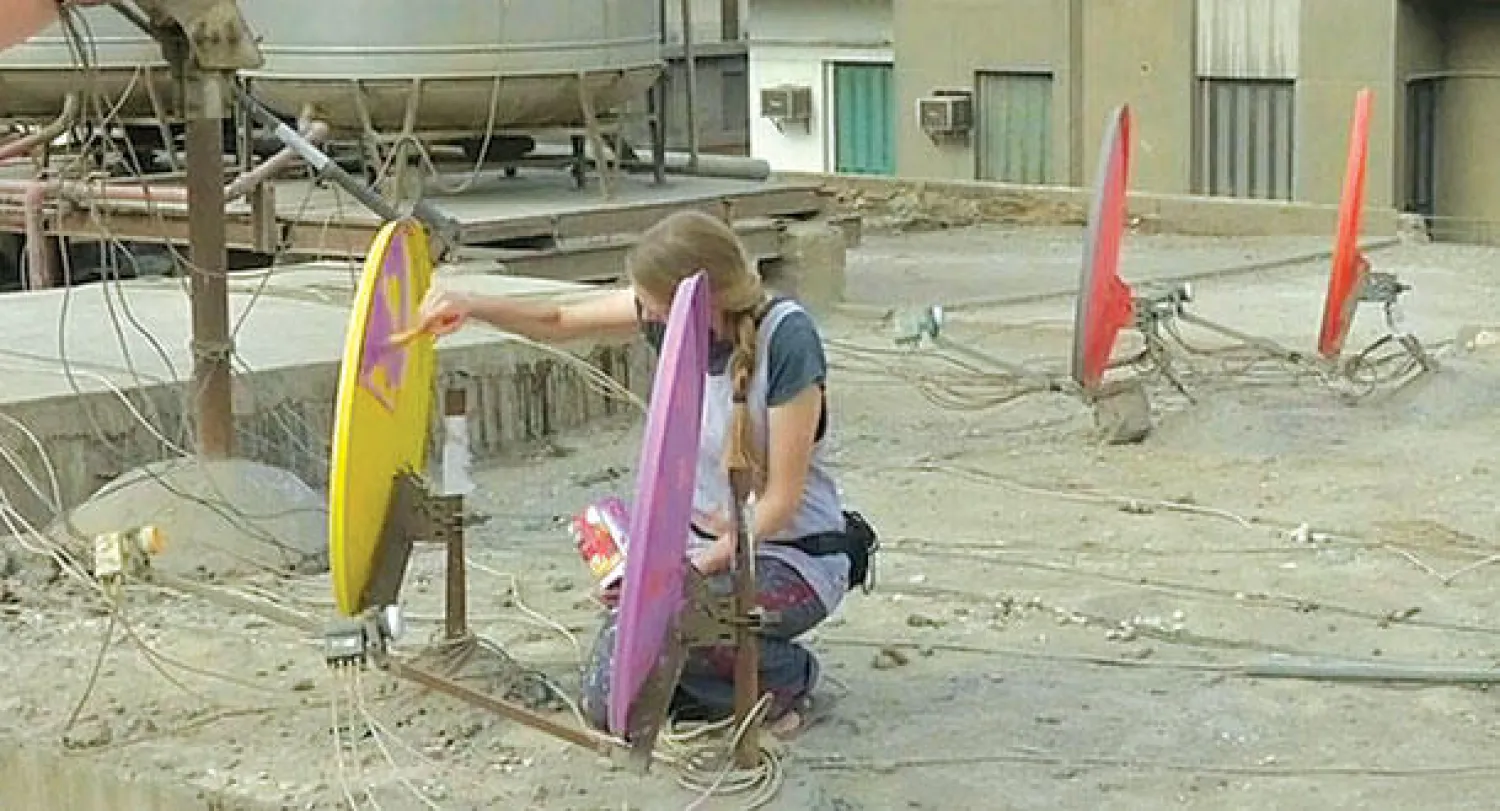 تلوين أطباق استقبال البث التلفزيوني