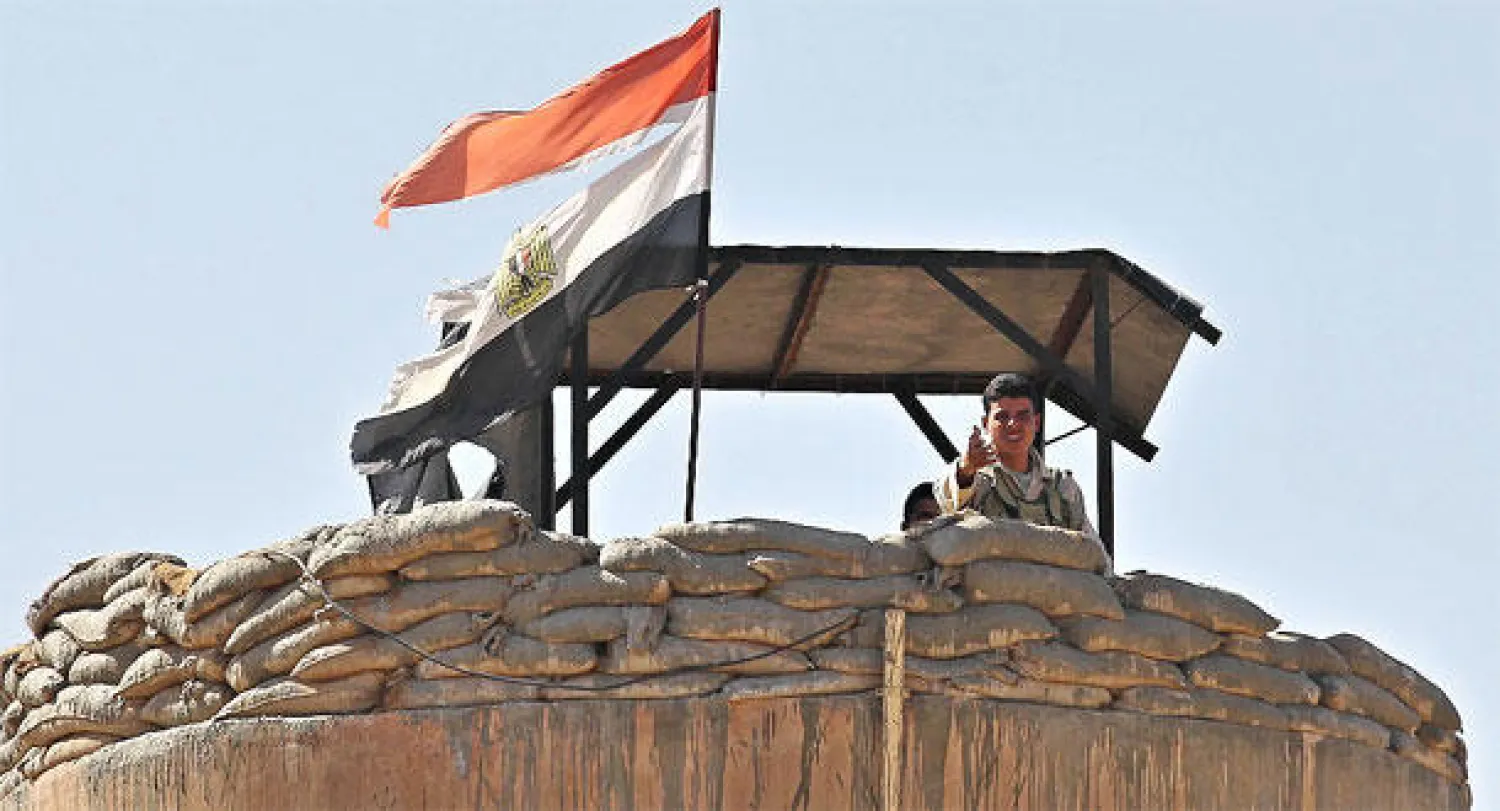 مقتل ضابط وجندي مصريين وإصابة آخر في انفجار عبوة ناسفة جنوب العريش