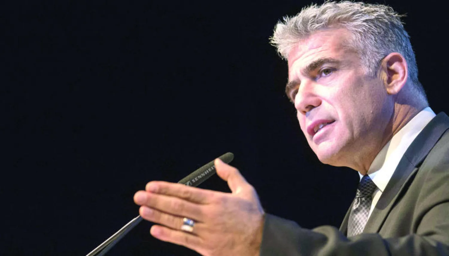 عضو الكنيست الإسرائيلي يائير لبيد (أ.ف.ب)