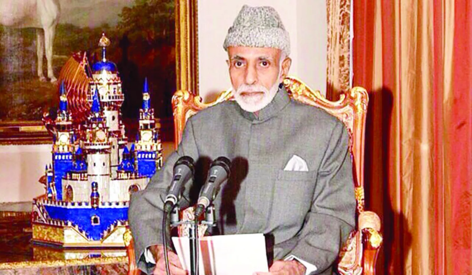 السلطان قابوس كما بدا من مشفاه في ألمانيا وهو يلقي كلمته بمناسبة العيد 44 لعمان - وكالة الانباء العمانية