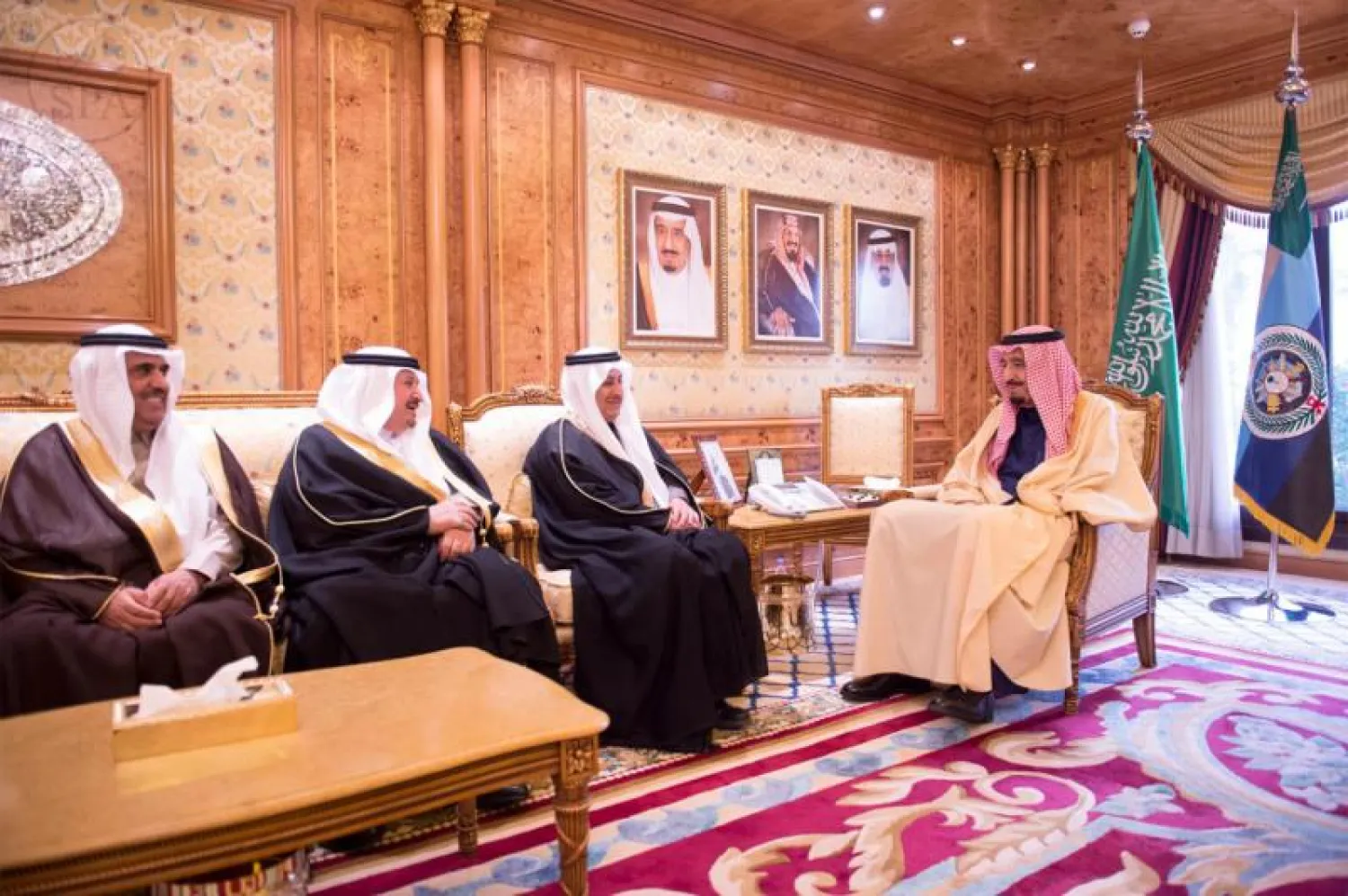 ولي العهد خلال استقباله رئيس مجلس إدارة الشركة السعودية الوطنية للنقل البحري