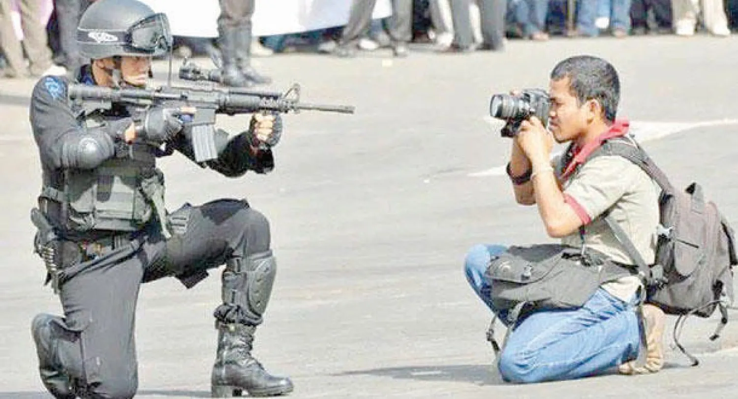 المخاطر التي يتعرض لها المراسل الإعلامي قد تؤدي به لدفع حياته ثمنا للقيام بتلك الرسالة الإعلامية