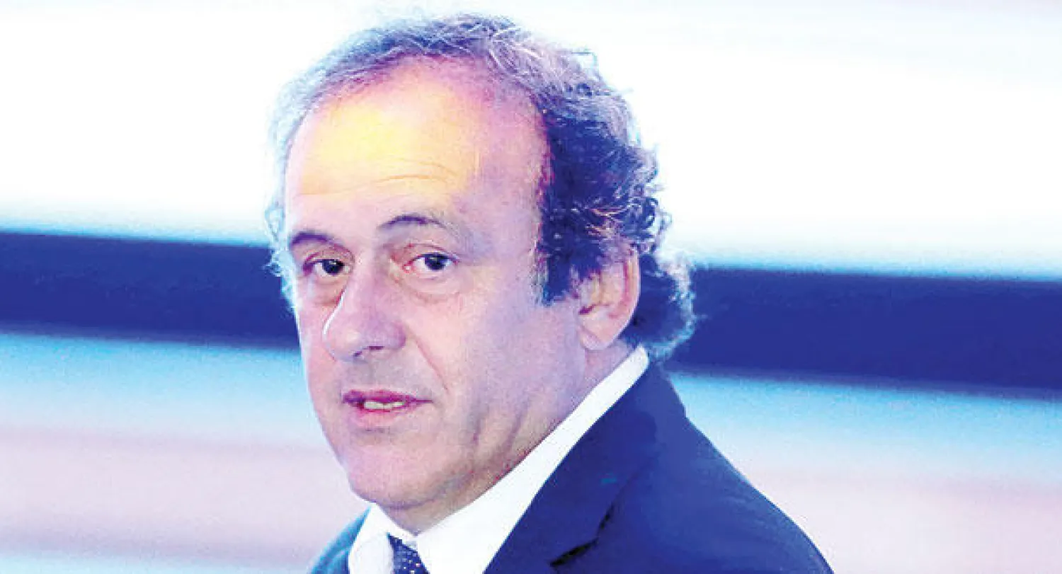 بلاتيني خلال المؤتمر الرياضي في دبي