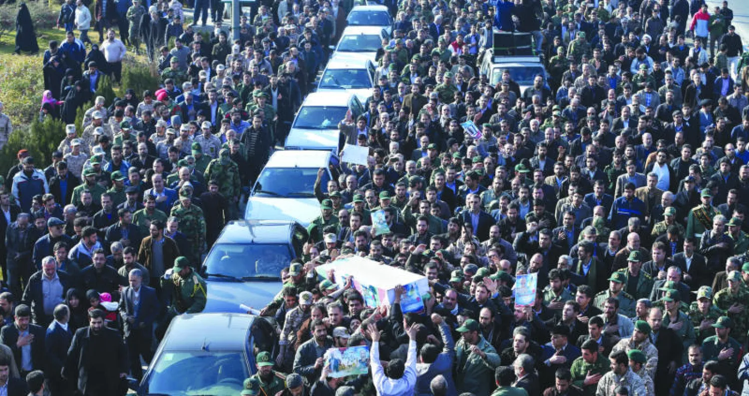 جانب من جنازة الضابط الإيراني العميد حميد تقوي الذي قتل بسامراء في طهران أمس (أ.ب)