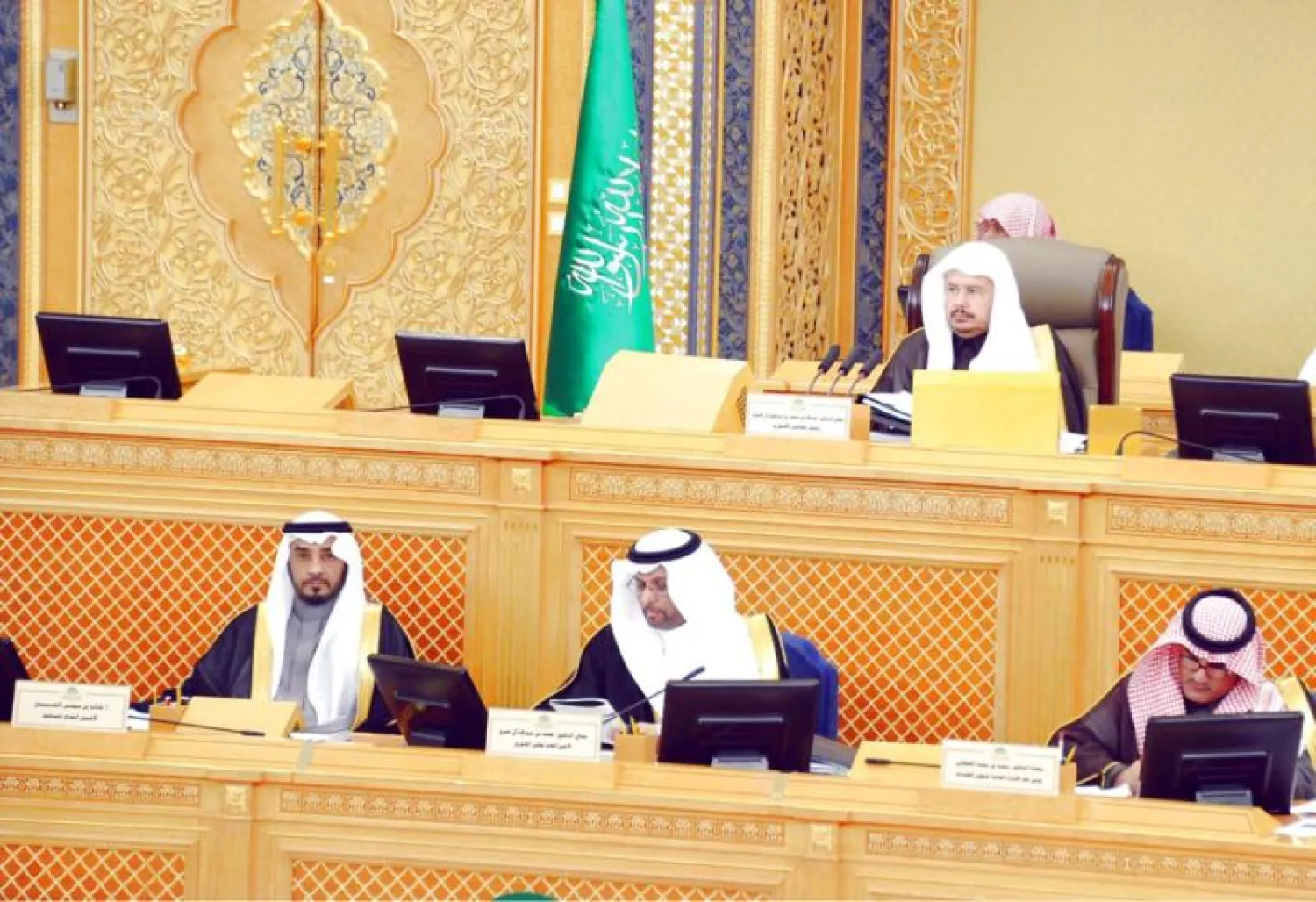 الشيخ الدكتور عبدالله آل الشيخ رئيس المجلس خلال ترؤسه جلسة الشورى اليوم