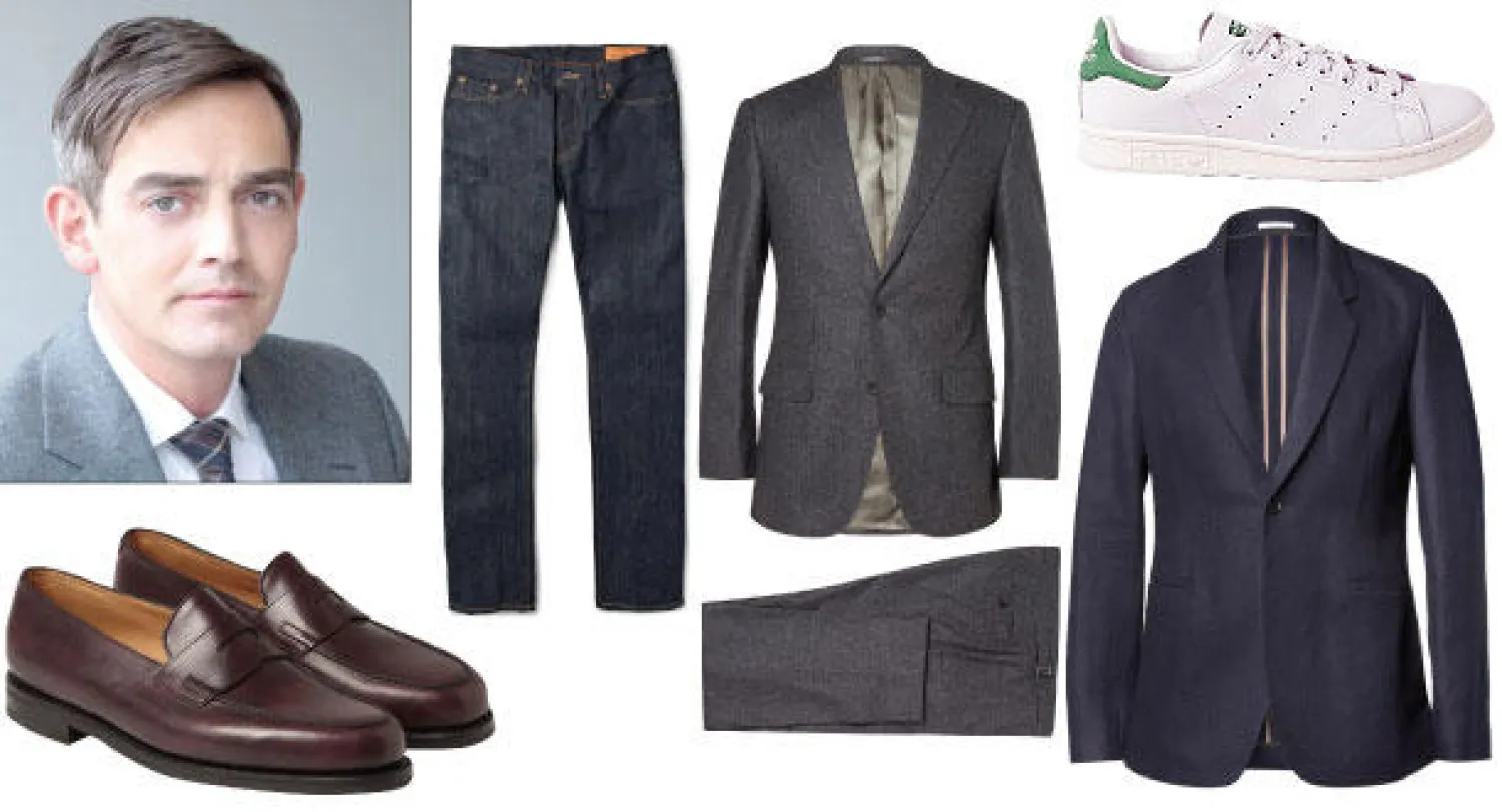 حذاء رياضي من «أديداس» لم يعد يقترن بممارسة التمارين الرياضية بل أصبح عنوان الأناقة الـ«سبور» بحيث يمكن ارتداؤه مع بدلة مفصلة أحيانا من دون أن يتعارض ذلك مع رسميتها  -  بلايزر باللون الأزرق الغامق أو سترة بصف أزرار واحد مثل هذه السترة من بول سميث التي تتميز برشاقتها وتفصيلها المحدد على الجسم  -  بدلة باللون الرمادي من توم سويني مثلا ستمنحك إطلالات متنوعة. فهي أنيقة في أماكن العمل كما في المناسبات الخاصة حسب الإكسسوارات التي يتم تنسيقها بها  -  بنطلون جينز باللون الأزرق أو أي لون غامق على أنيكون بقصة مستقيمة يمكن أن يناسب النهار والمساء  -  توبي بايتمان مدير قسم المشتريات بالموقع المتخصص في الأزياء والإكسسوارات الرجالية  -  حذاء من الجلد بنوعية جيدة مثل هذا الحذاء من جون لوب فهو بتصميم غير معقد يتراوح بين الرسمية والعصرية