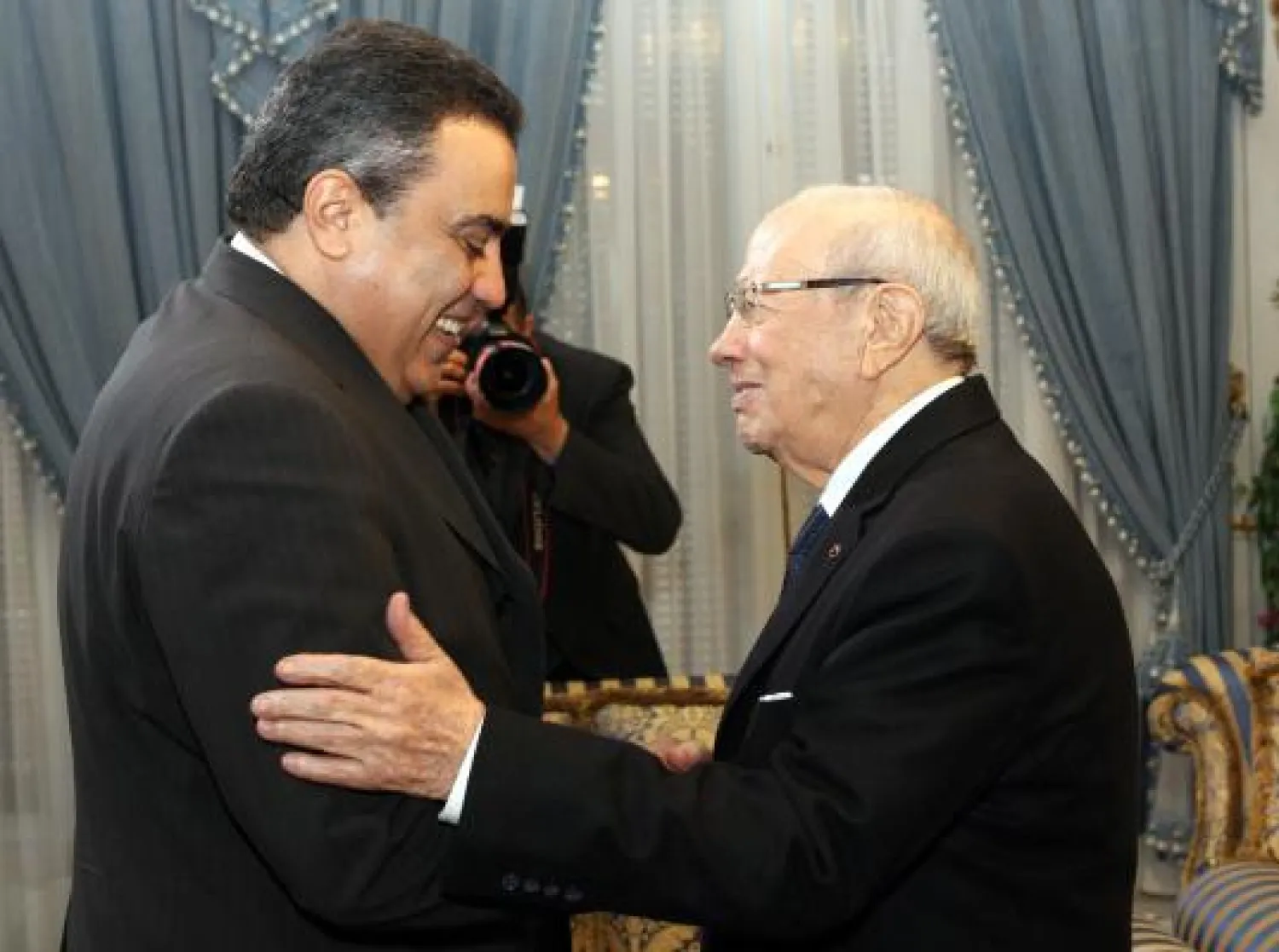 «النداء» يبحث عن شخصية مستقلة لرئاسة حكومة تونس