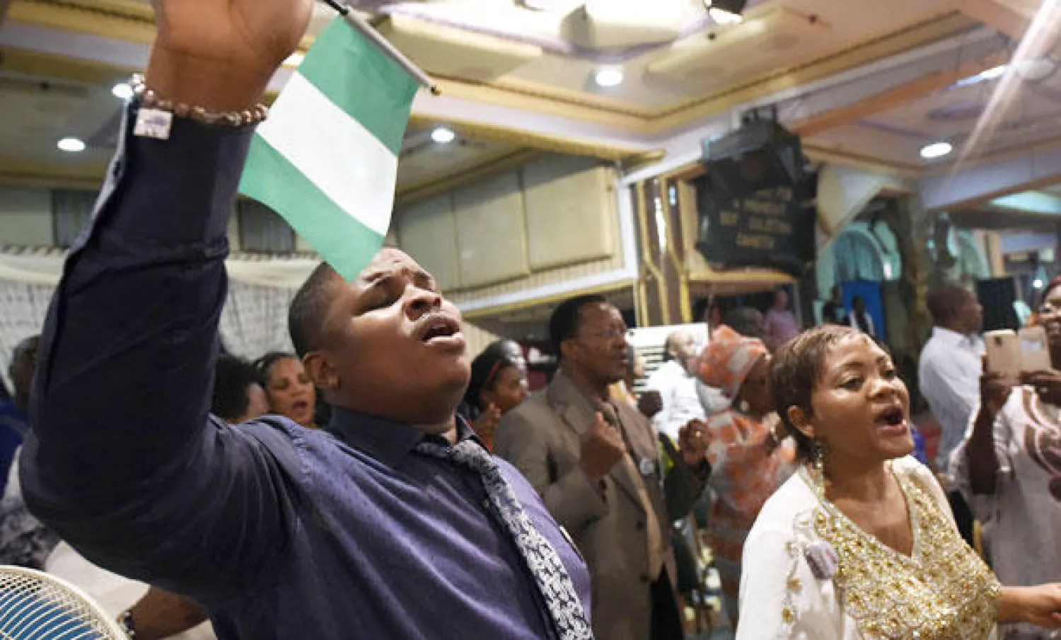 إصابة العشرات بتفجير انتحاري أمام كنيسة في نيجيريا