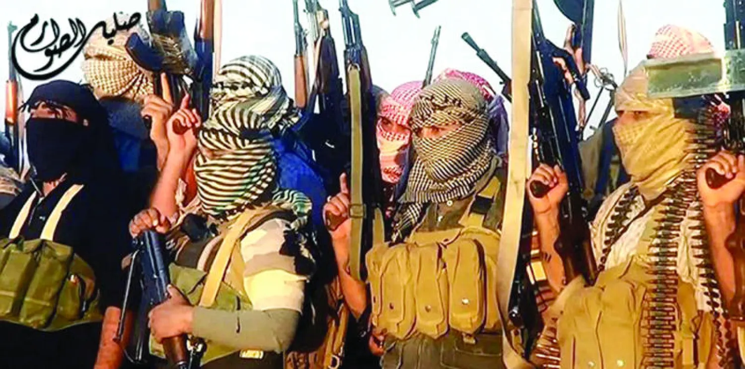 عناصر من «داعش» في الرقة