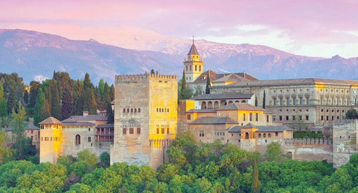 قصر الحمراء في غرناطة