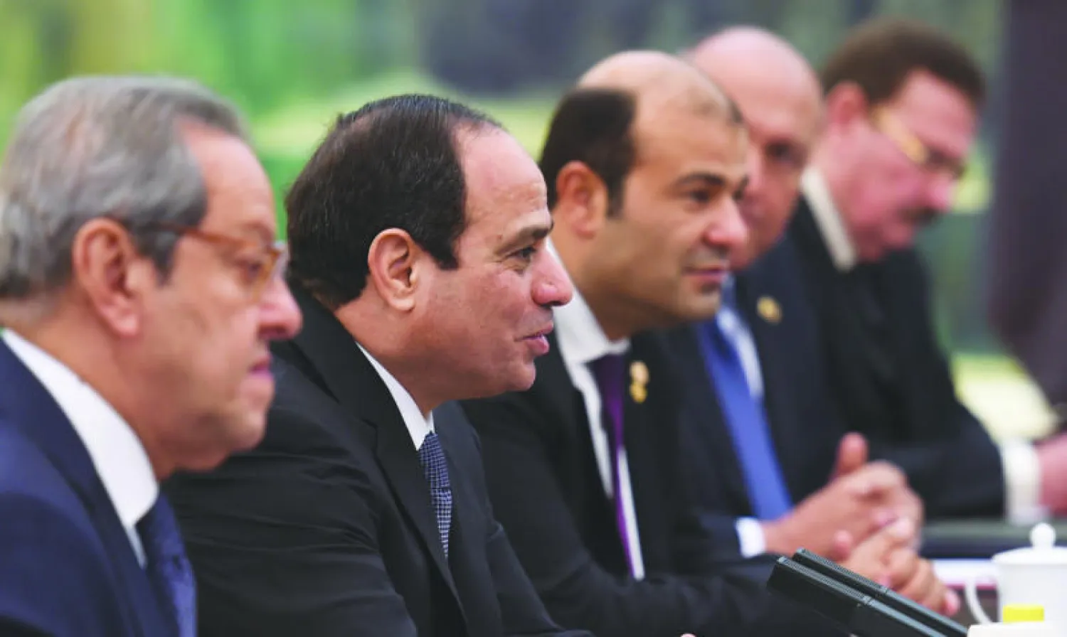 الرئيس المصري عبد الفتاح السيسي خلال جولة مباحثاته مع الوفد الصيني في قاعة الشعب بالعاصمة بكين في الأسبوع الأخير من ديسمبر الماضي (أ.ب)