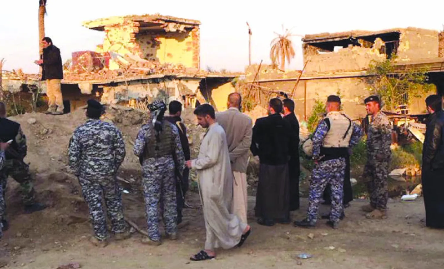 مقاتلو العشائر مع القوات الأمنية في الجانب الشمالي من الضلوعية بعد تحريرها بالكامل («الشرق الأوسط»)