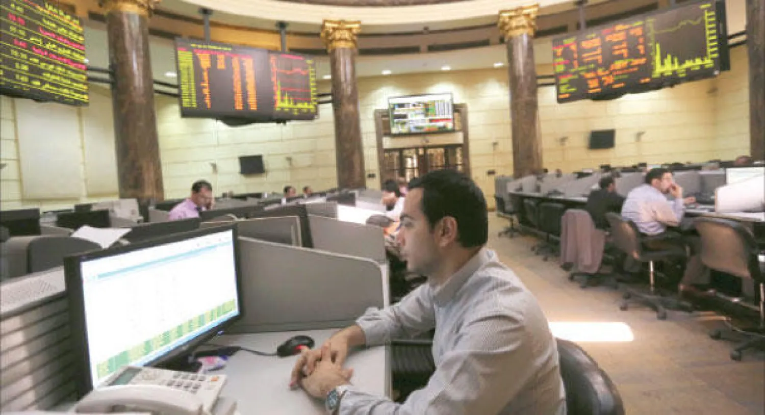 جانب من التعاملات في البورصة المصرية ( ا. ب.)