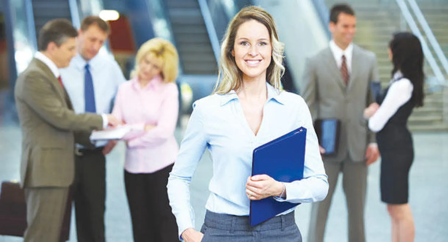 ابتكار مكاتب عمل حديثة تبقي الموظف واقفا لزيادة النشاط