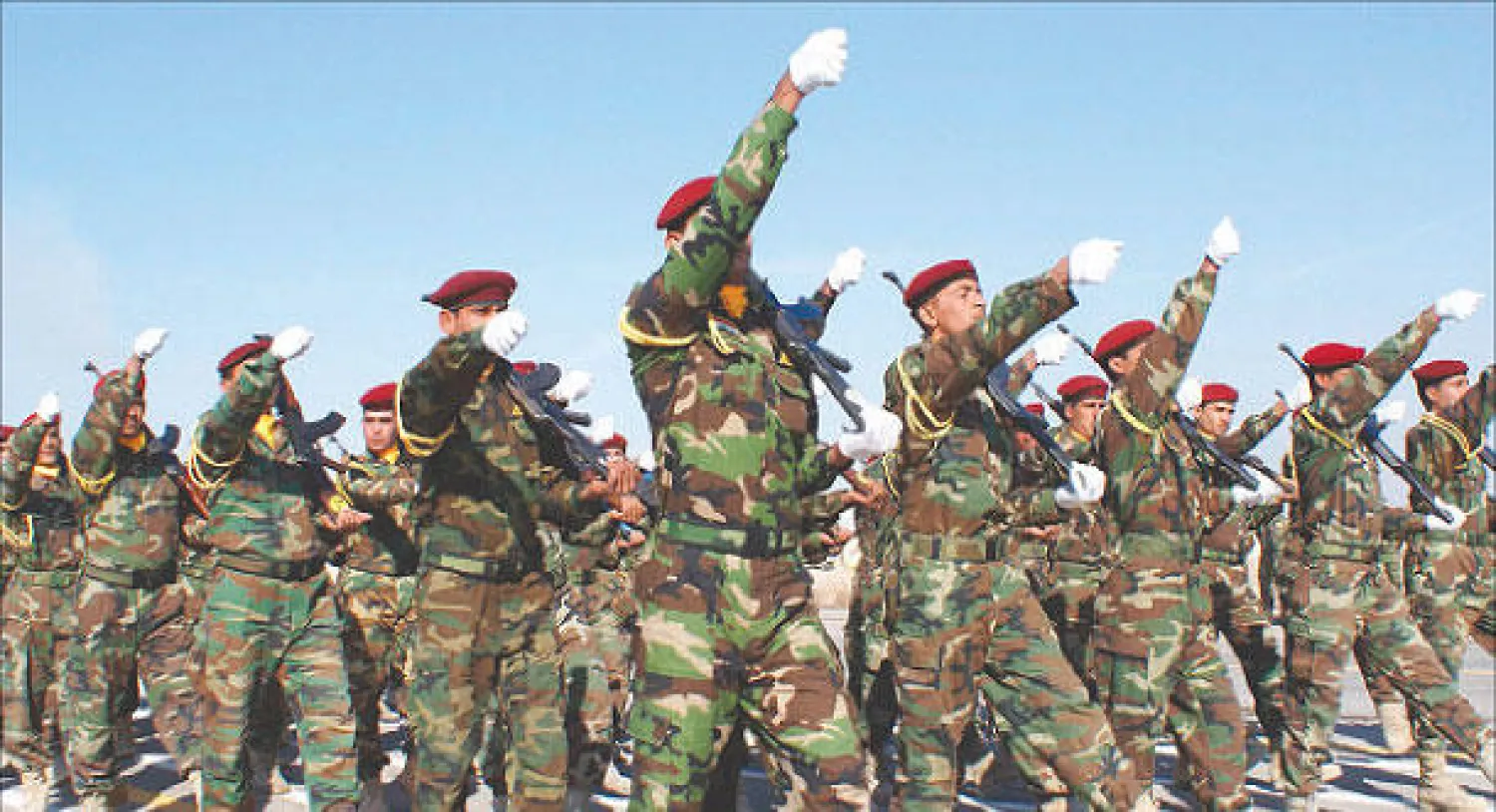 وحدة تابعة للجيش العراقي خلال عرض عسكري في البصرة (إ.ب.أ)