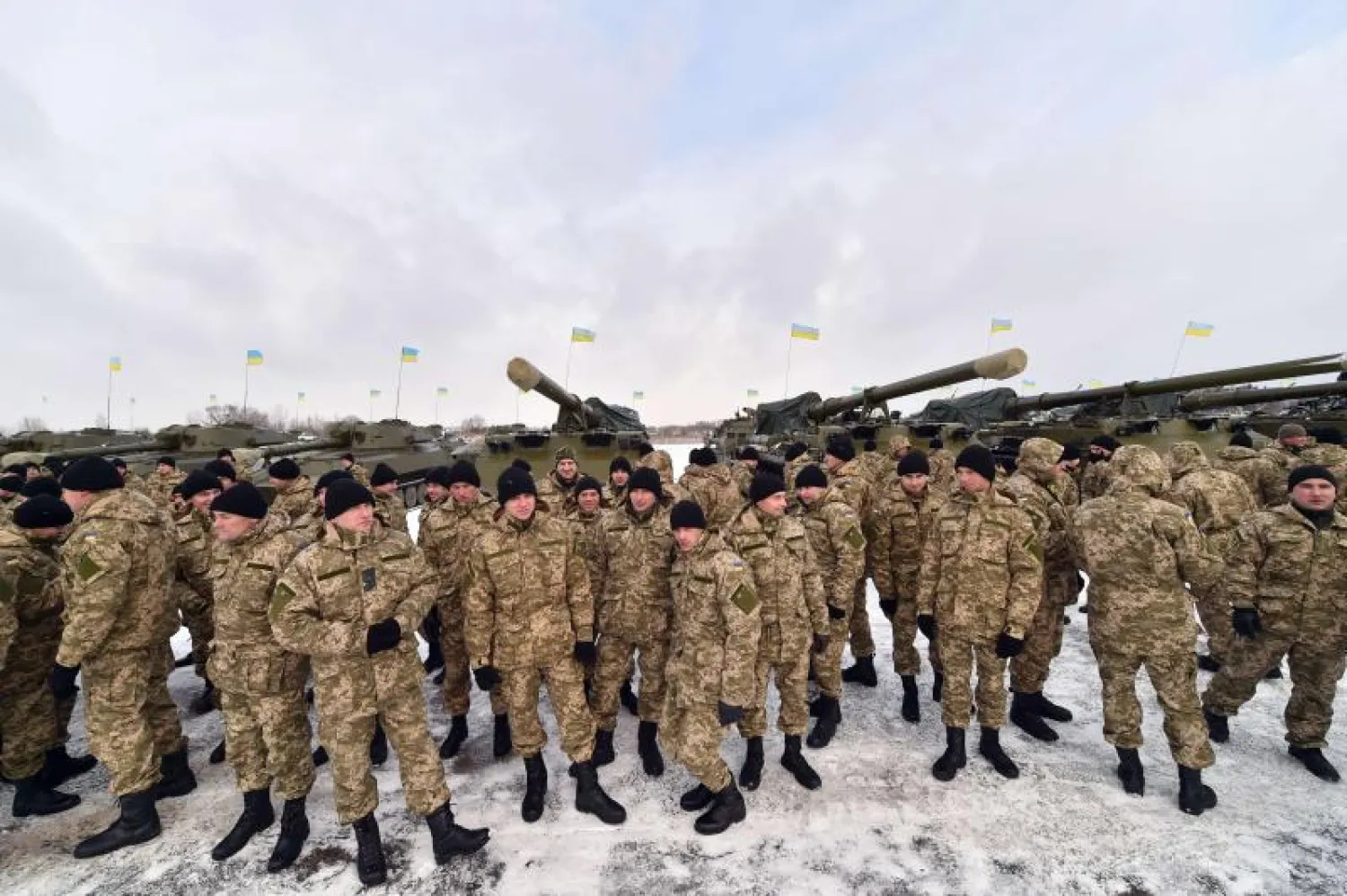 مقتل 12 جنديا وإصابة 18 في أوكرانيا بتصادم بين آليات عسكرية 