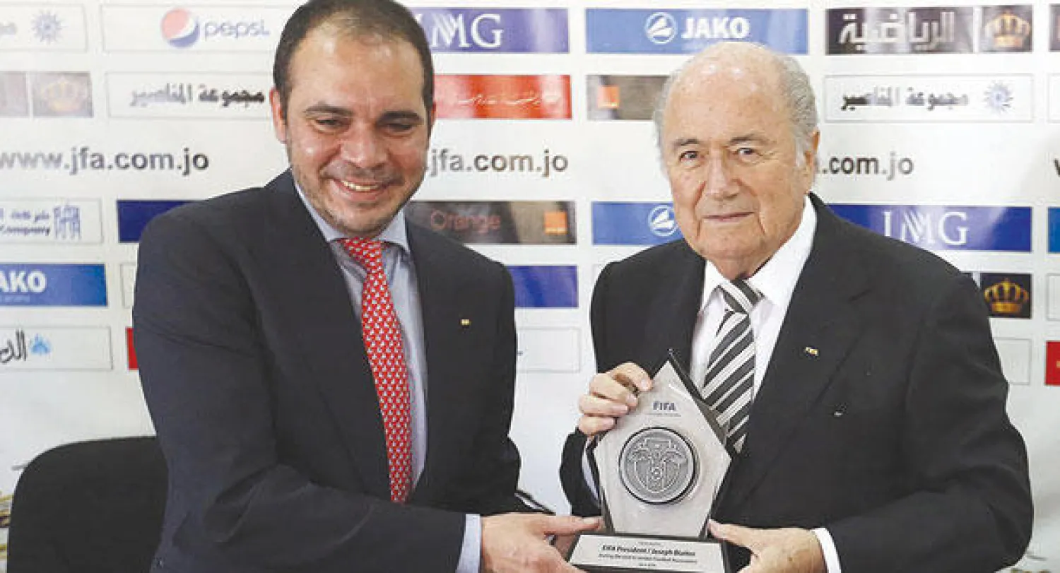 بلاتر وعلي بن الحسين يتواجهان على رئاسة الفيفا