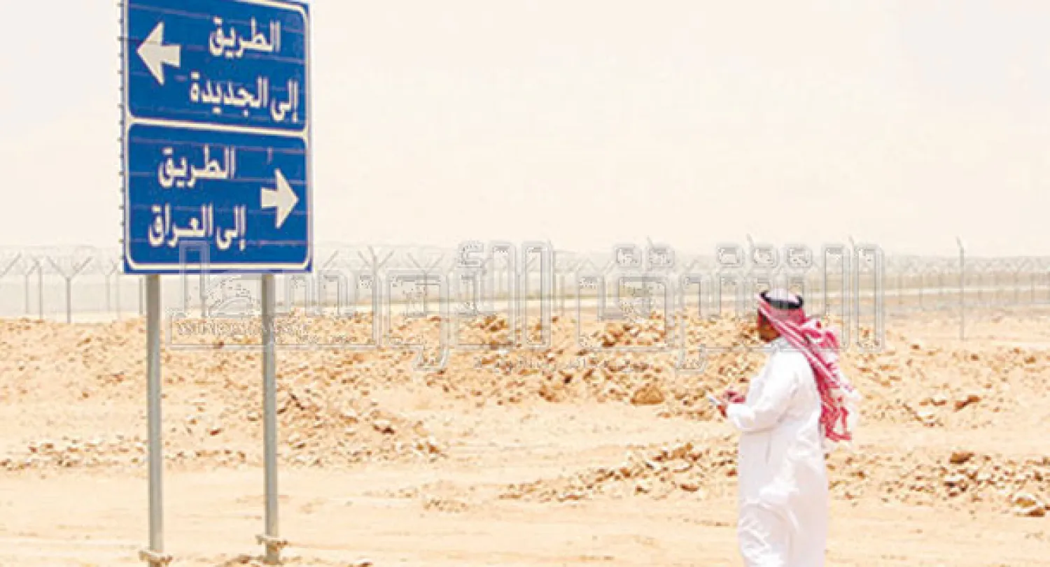 طريق منفذ عبور الحجاج بين السعودية والعراق (تصوير: خالد الخميس)