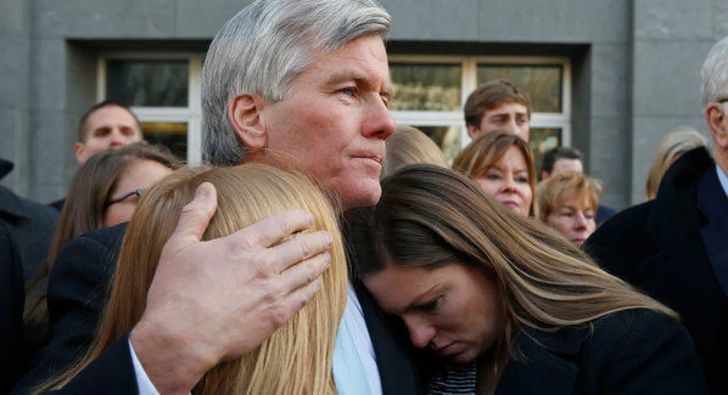 حاكم ولاية فرجينيا السابق يحكم بالسجن لسنتين بتهم الفساد