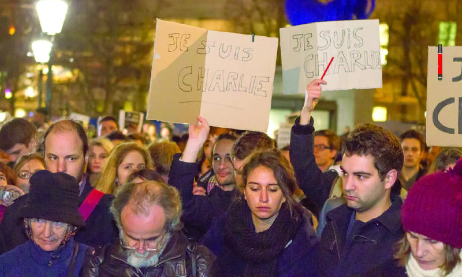 متظاهرون في لندن يعلنون تضامنهم مع باريس في ساحة الطرف الأغر  (تصوير جيمس حنا)
