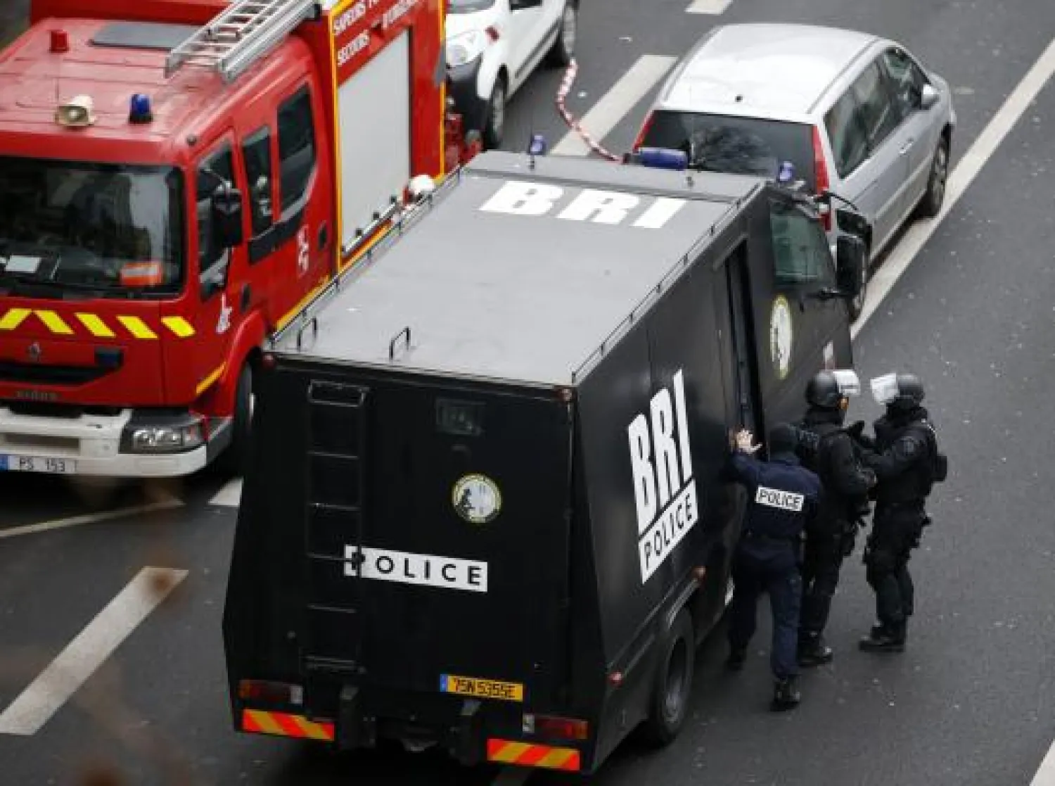 مقتل شرطية بهجوم مسلح جنوب باريس.. واعتقالات على خلفية مذبحة «شارلي إيبدو»