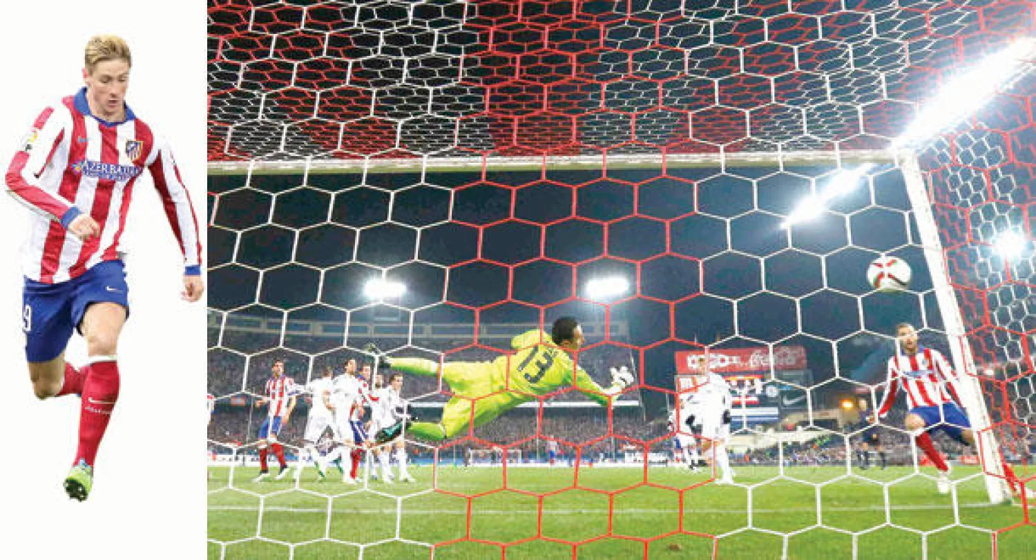 نافاس حارس ريـال مدريد فشل في التصدي لرأسية خيمينيز التي منحت أتليتكو الهدف الثاني (رويترز)   -  توريس شارك مع أتليتكو لأول مرة لكن لم يجذب الأنظار (أ.ف.ب)