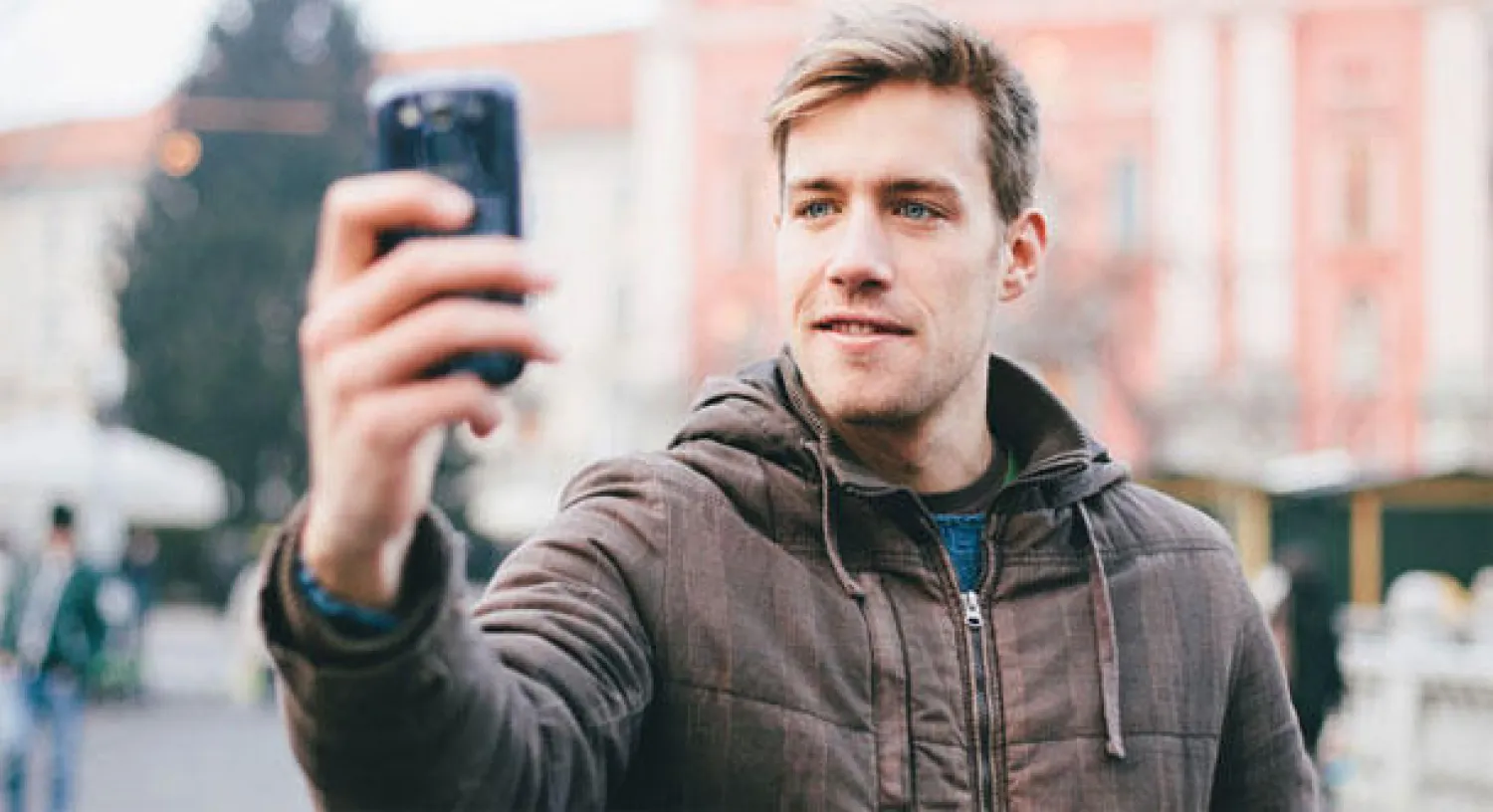 دراسة: الرجال الأكثر التقاطا لصور السيلفي هم الأكثر نرجسية!